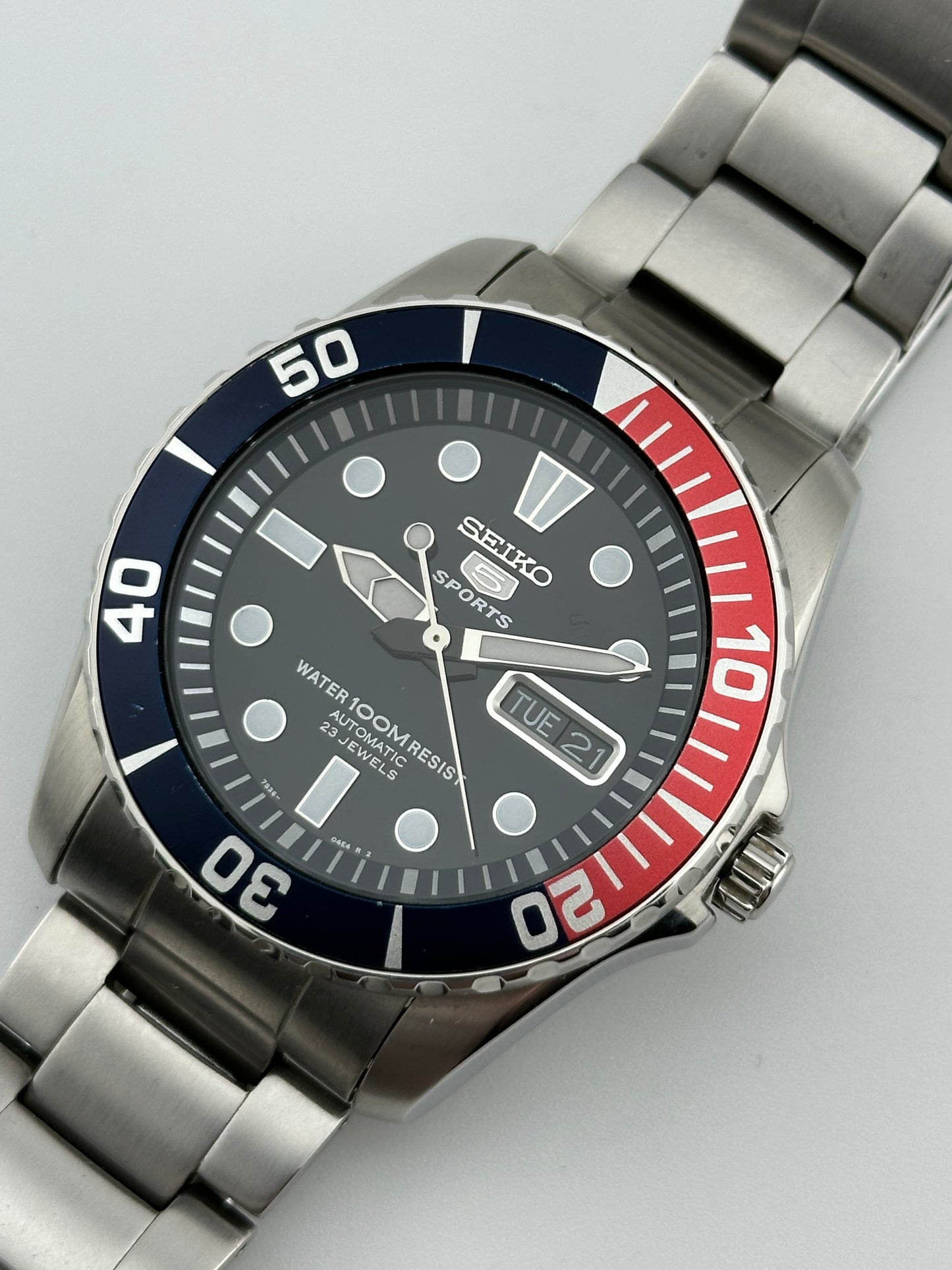 Seiko 5 Sports 'Sea Urchin' Pepsi - Navy Dial