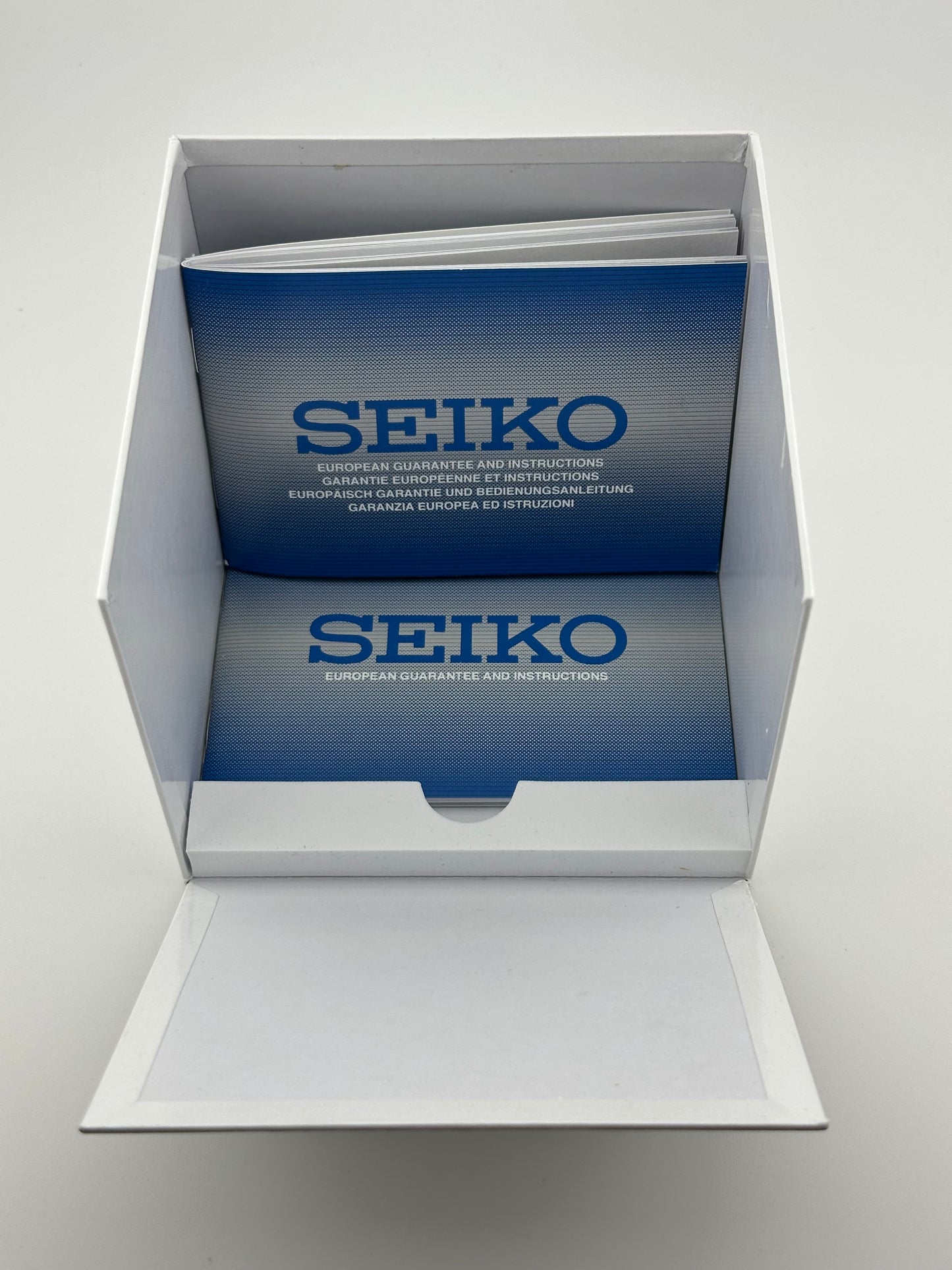 Seiko 5 Sports 'Sea Urchin' Pepsi - Navy Dial