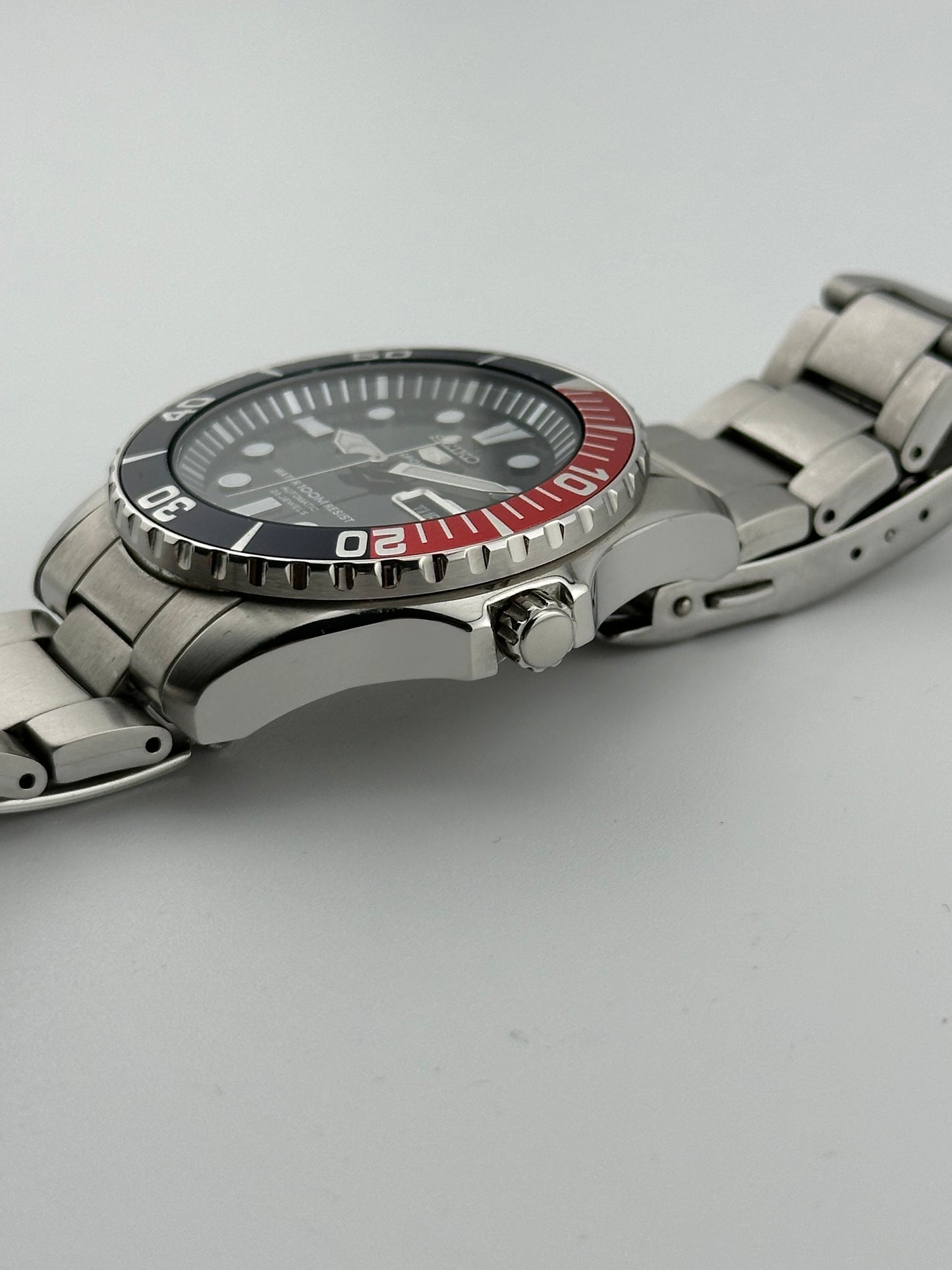 Seiko 5 Sports 'Sea Urchin' Pepsi - Navy Dial