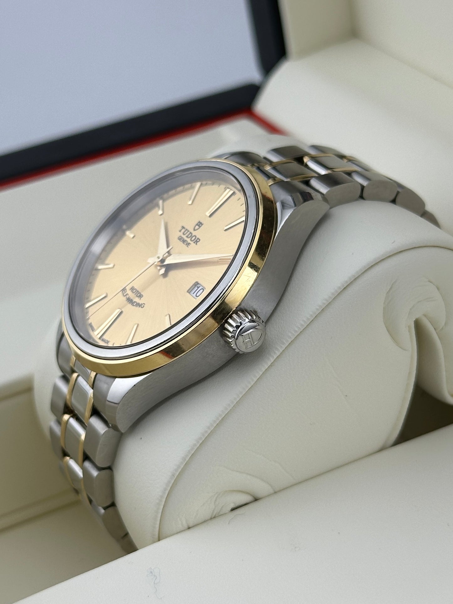 Tudor Geneve Rotor 12503 - Sunburst Champagne Dial