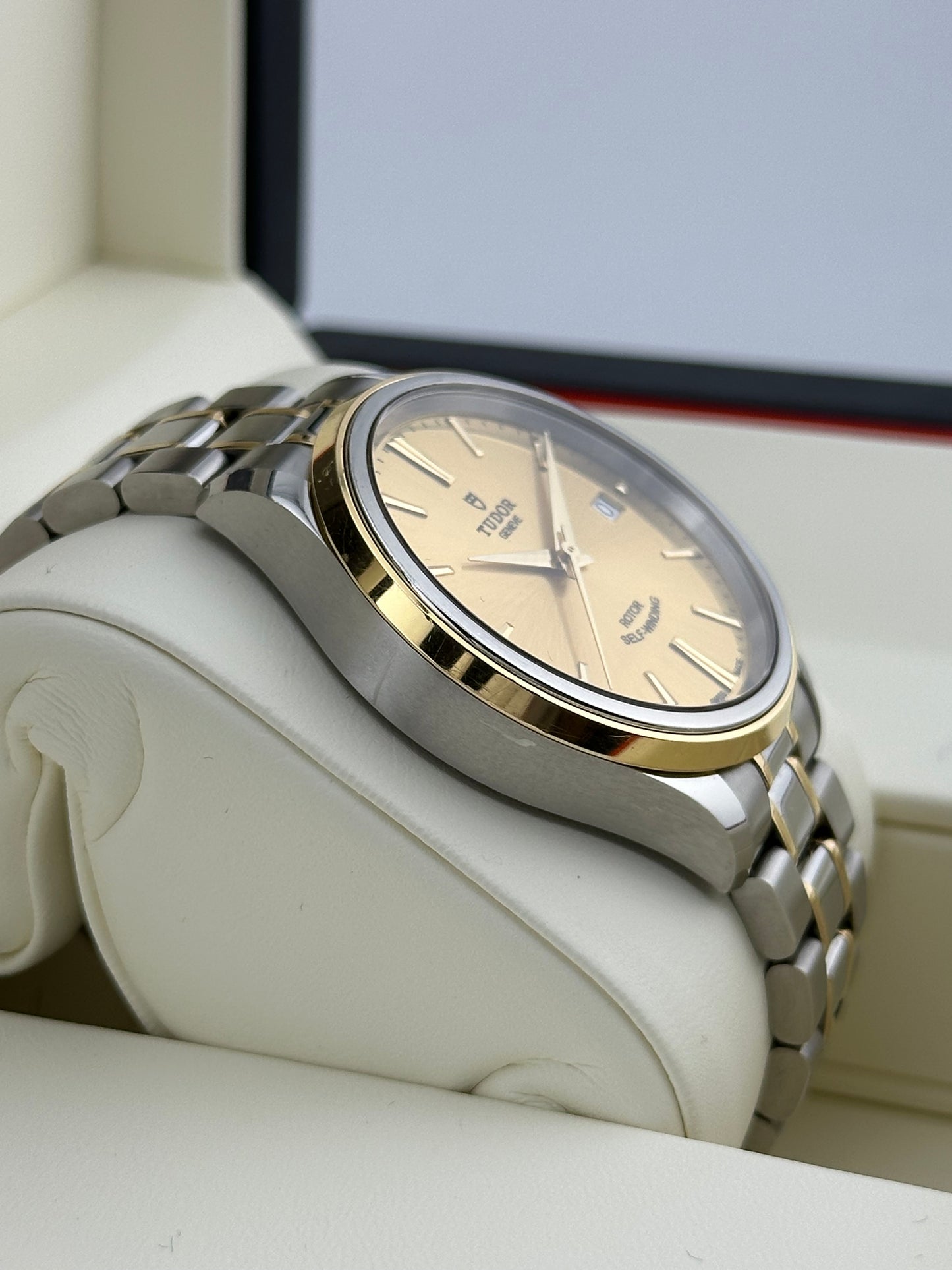 Tudor Geneve Rotor 12503 - Sunburst Champagne Dial