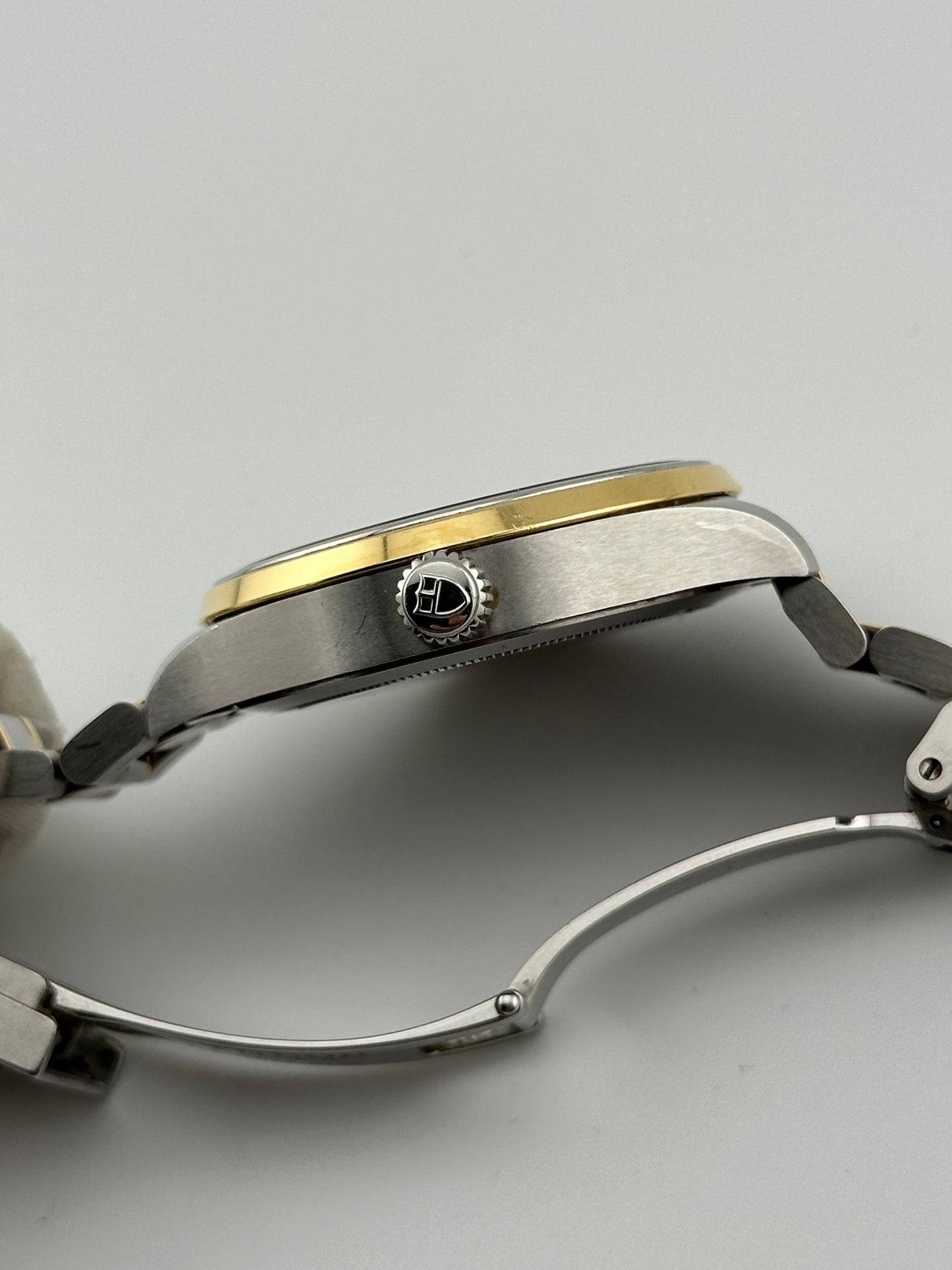 Tudor Geneve Rotor 12503 - Sunburst Champagne Dial