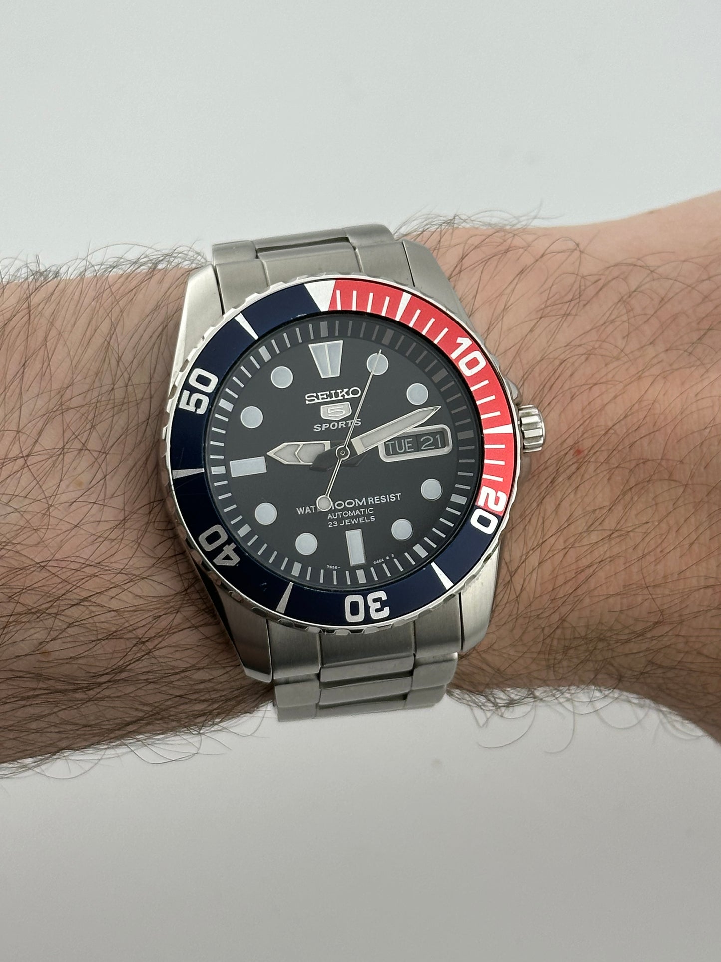 Seiko 5 Sports 'Sea Urchin' Pepsi - Navy Dial